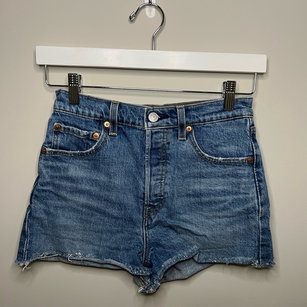 Levi’s Ribcage Denim Shorts Size 26